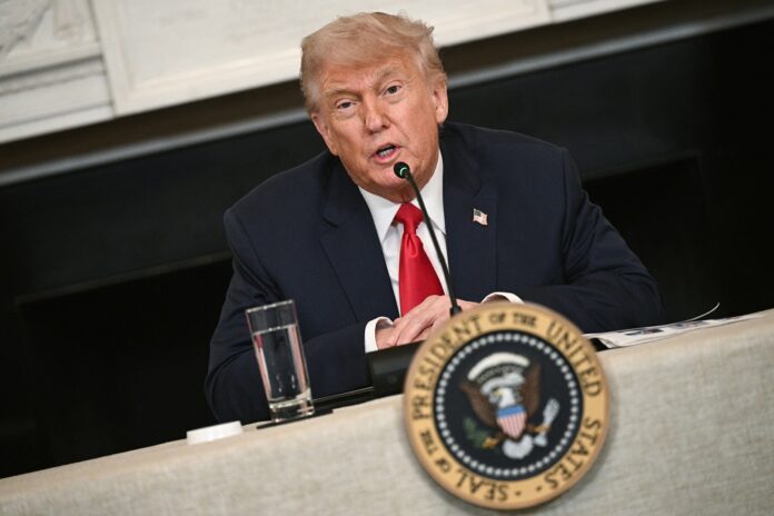 donald-trump-esta-aberto-a-possibilidade-de-conversar-com-putin-e-zelensky,-afirma-casa-branca