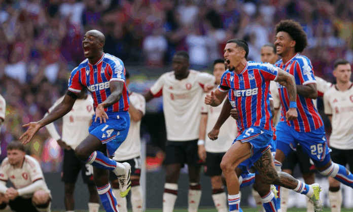 crystal-palace-bate-o-liverpool-e-leva-a-supercopa-da-inglaterra-em-jogo-de-homenagens-a-jota