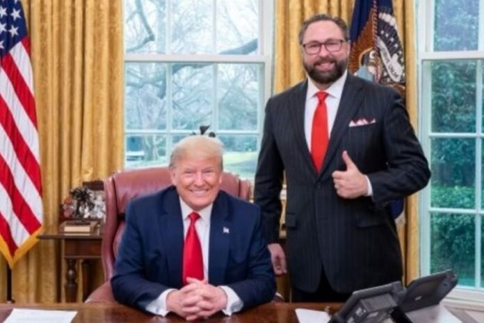 “nao-vou-parar-ate-bolsonaro-ser-livre”,-diz-conselheiro de trump