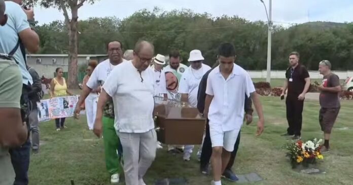 arlindo-cruz-e-enterrado-na-zona-oeste-do-rj-neste-domingo-apos-velorio-no-imperio-serrano