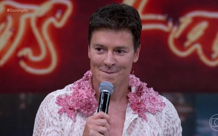 rodrigo-faro-sai-do-controle-e-fica-de-cueca-na-globo;-veja
