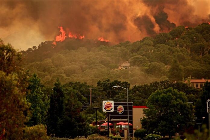 incendio-na-california-destroi-mais-de-83-mil-acres-em-cinco-dias