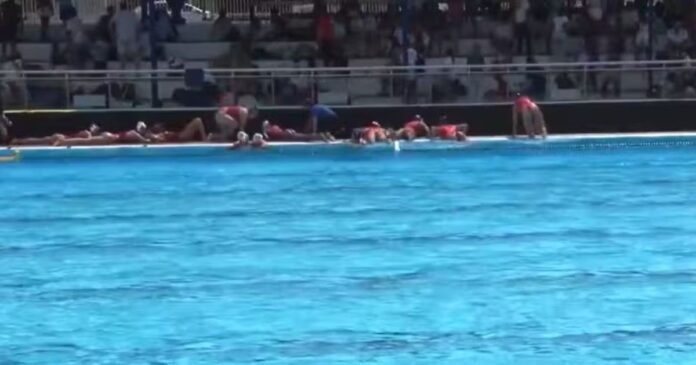 video:-tiros-paralisam-partida-do-mundial-sub-20-feminino-de-polo-aquatico-em-salvador
