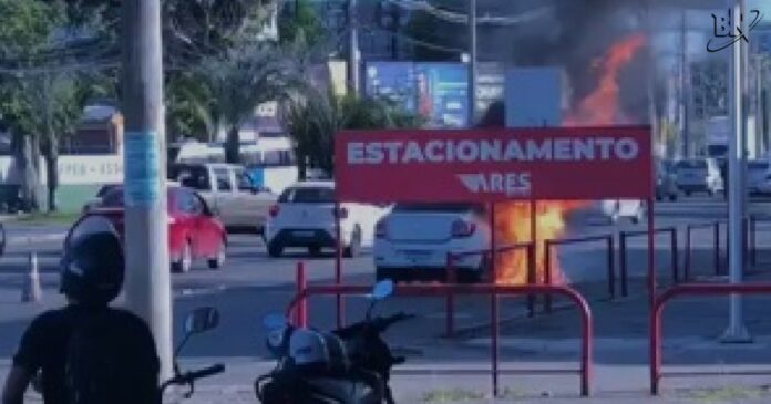 video:-carro-pega-fogo-na-av.-santos-dumont,-em-lauro-de-freitas