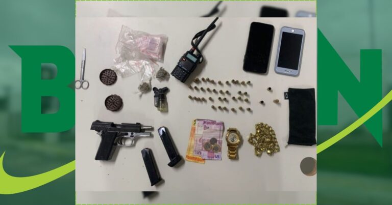 mulher-e-presa-em-flagrante-com-pistola-e-radio-comunicador-em-feira-de-santana