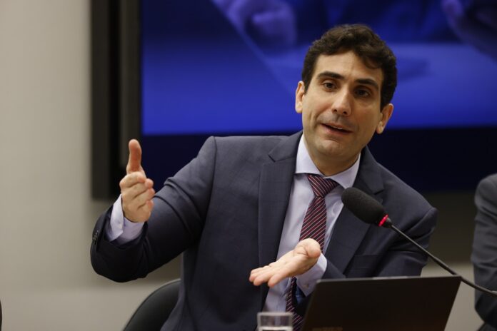 desafio-e-normalizar-canais-de-transmissao-da-politica-monetaria,-afirma-galipolo