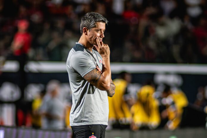 com-bom-historico,-thiago-carpini-reencontra-o-vitoria-apos-demissao