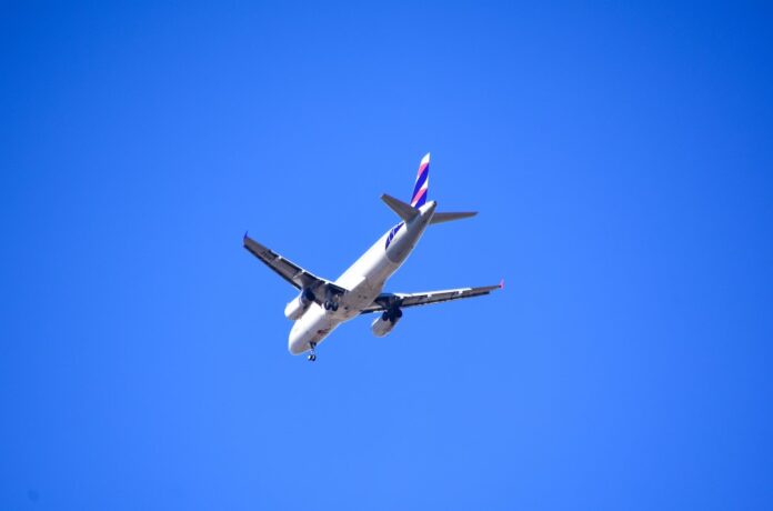 passagens-aereas-sobem-19,92%-e-exercem-segunda-maior-pressao-no-custo-familiar