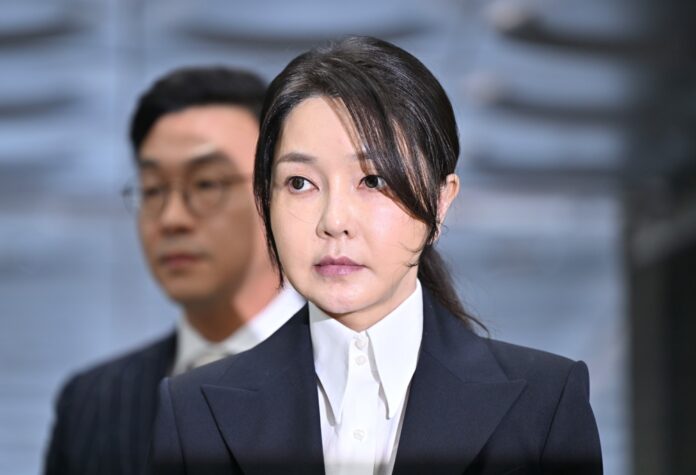 esposa-de-ex-presidente-sul-coreano-detido-por-insurreicao-e-presa-acusada-de-corrupcao