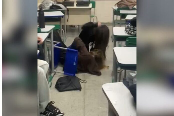 aluna-que-levou-tesourada-de-colega-se-pronuncia-apos-briga.-veja