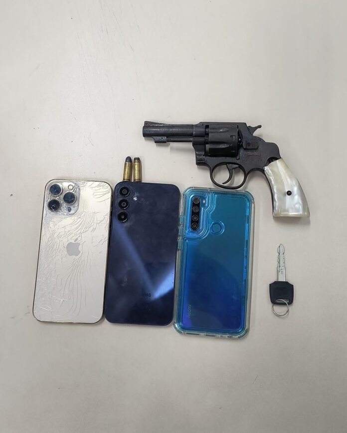 pm-prende-suspeito-com-arma-de-fogo-e-moto-roubada-no-cabula,-em-salvador