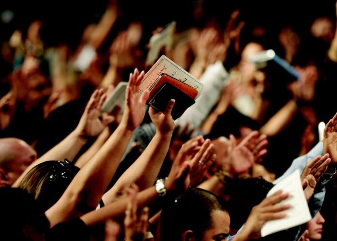 igrejas-catolica-e-evangelica-lideram-confianca-dos-brasileiros,-aponta-datafolha
