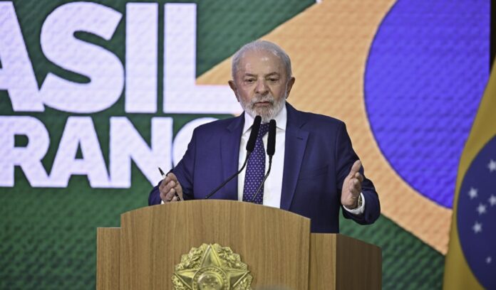 lula-assina-mp,-anuncia-r$-30-bi-em-credito-para-setores-afetados-por-tarifaco-e-diz-que-‘soberania-do-brasil-e-intocavel’
