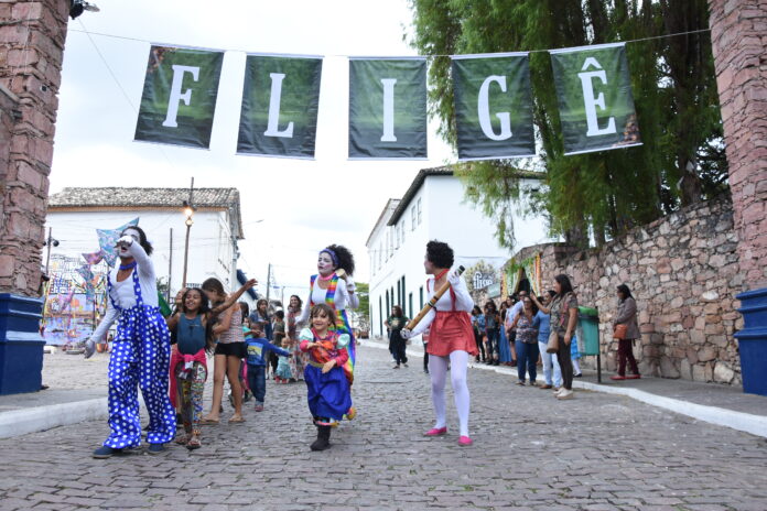 teatro-infantil-gratuito:-rainha-ratilho-traz-magia-e-reflexao-para-salvador