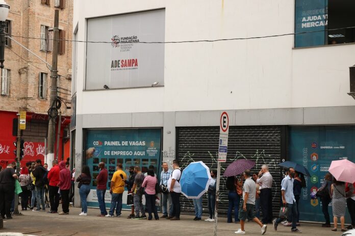 desemprego-recua-em-18-estados-no-segundo-trimestre,-aponta-ibge