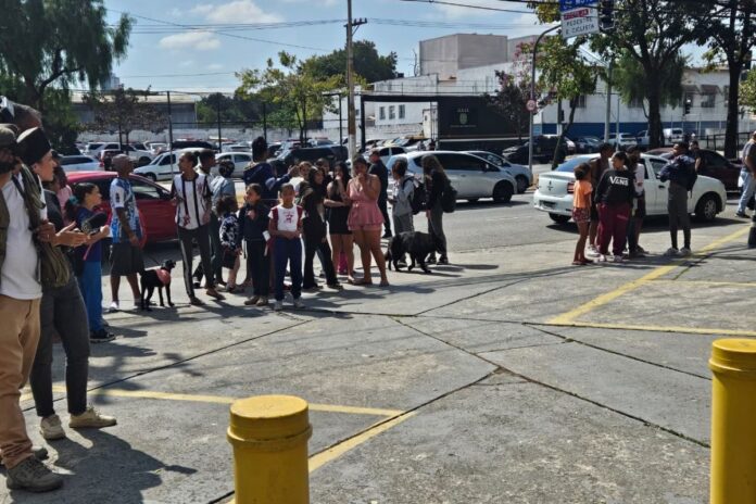 “solta-o-hytalo”:-criancas-pedem-liberdade-de-influencer-em-delegacia