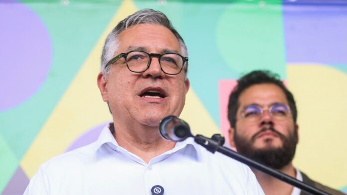padilha-diz-ser-“ato-covarde”-cancelamento-de-vistos-da-filha-e-esposa
