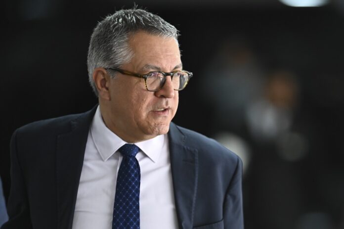 padilha-diz-ser-‘ato-covarde’-cancelamento-de-vistos-da-filha-e-esposa