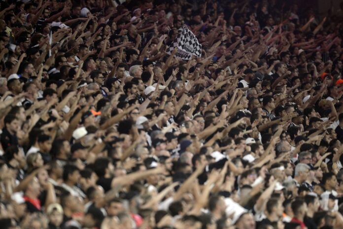 fiel-se-mobiliza-para-mudar-estatuto-e-modernizar-a-politica-do-corinthians;-entenda