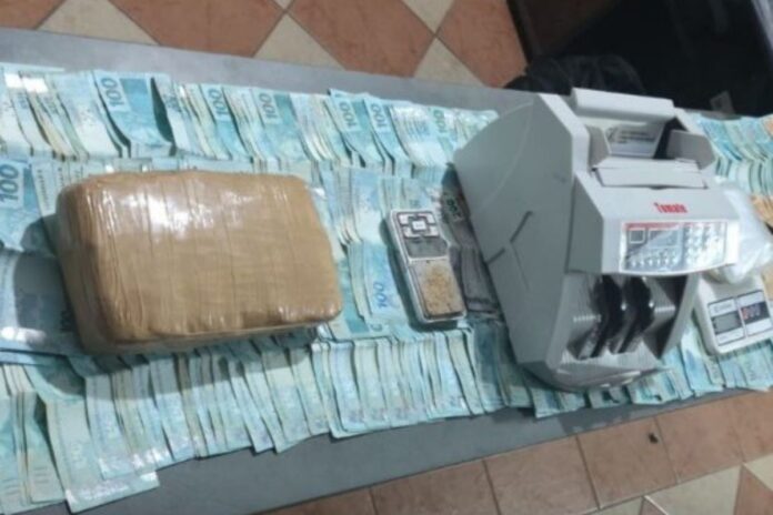 pm-encontra-r$-54-mil-em-operacao-contra-trafico-de-drogas-em-osasco