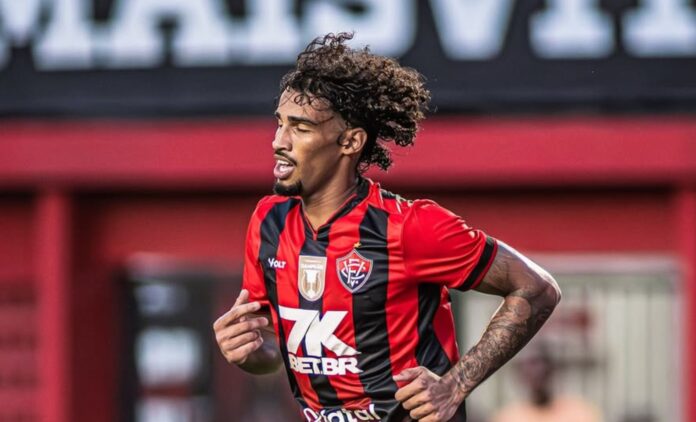 vitoria:-fabri-assume-culpa-pelo-empate-amargo-nas-redes-sociais