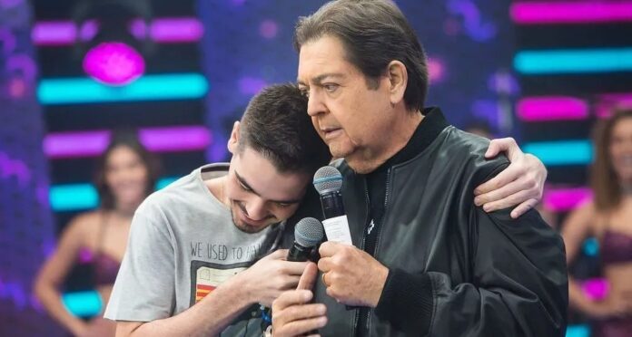filho-de-faustao-atualiza-quadro-de-saude-do-apresentador-apos-transplantes:-“melhor-do-que-o-esperado”
