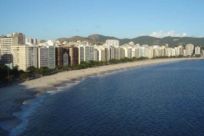 turista-norte-americana-e-esfaqueada-em-praia-de-niteroi