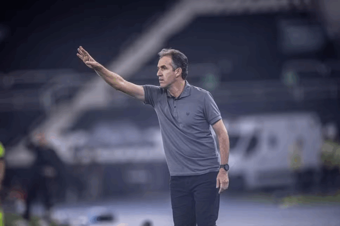 ex-vitoria,-leo-conde-elogia-bahia-de-rogerio-ceni-antes-de-decisao