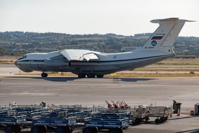 russia-precisou-pagar-combustivel-de-aviao-em-dinheiro-vivo-no-alasca