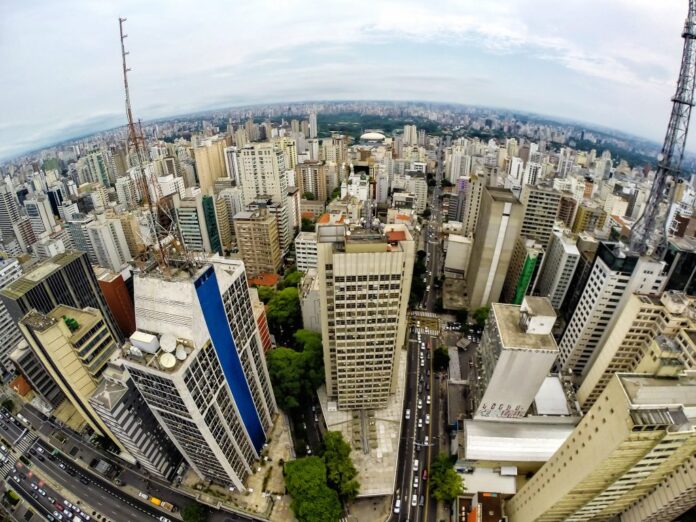 mercado-imobiliario-mantem-estabilidade-e-registra-queda-na-oferta-no-2o-trimestre-de-2025