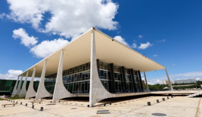 stf-decide-a-favor-da-uniao-em-disputa-previdenciaria-com-impacto-estimado-de-r$-131-bi