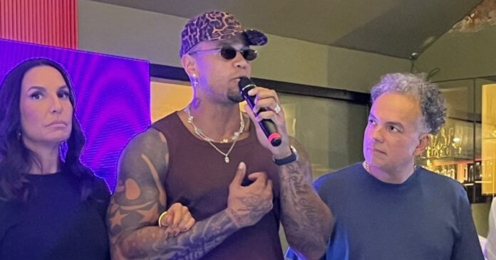leo-santana-anuncia-novo-projeto-em-novembro