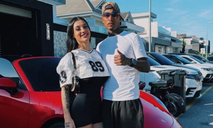 bia-miranda-e-gato-preto-sofrem-acidente-de-carro;-veja