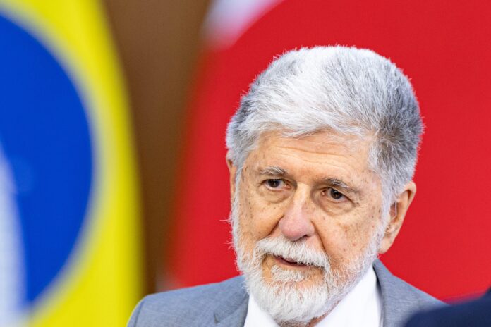 a-preocupacao-de-celso-amorim-com-os-navios-americanos-na-venezuela