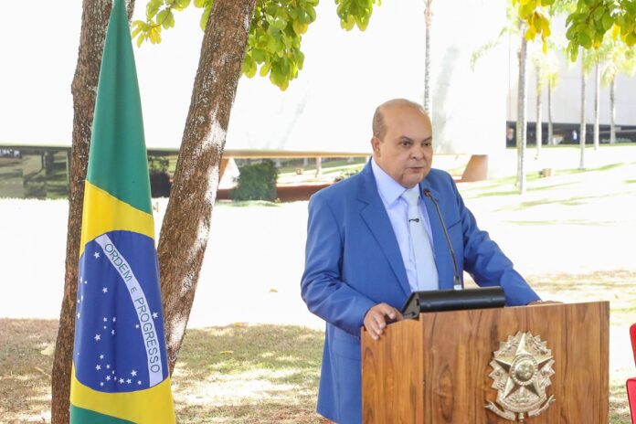 “stj-e-o-tribunal-da-cidadania”,-diz-ibaneis-ao-doar-terreno-a-corte