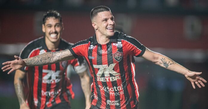 com-media-superior-a-meio-gol-por-jogo,-renato-kayzer-mira-marca-de-alerrandro