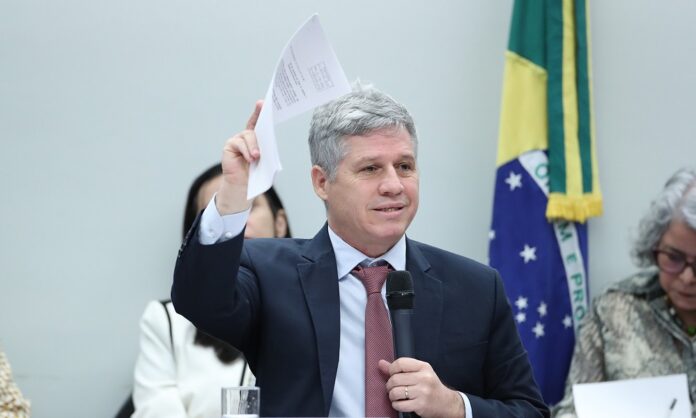 ‘governo-vai-comprar-pereciveis-que-iriam-para-eua’,-diz-ministro-do-desenvolvimento-agrario-e-agricultura-familiar