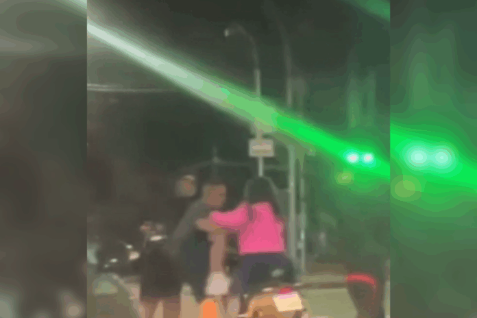 video:-pai-pega-filha-no-colo-para-defende-la-de-roubo-e-moto-e-levada