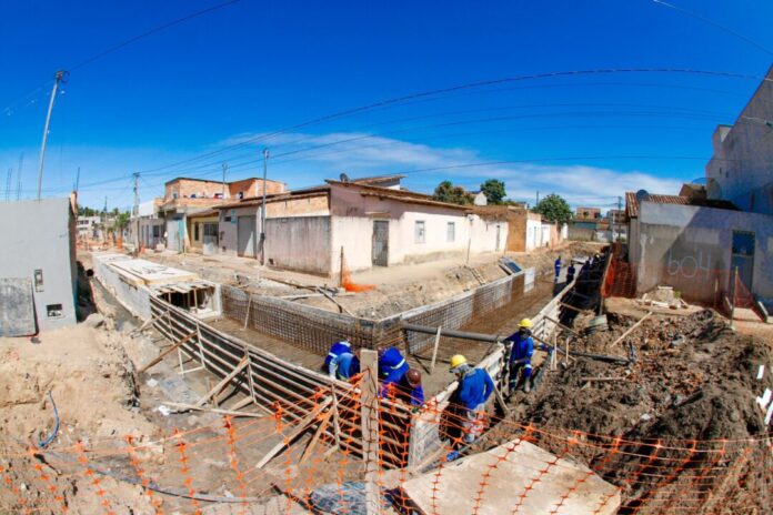 obras-de-drenagem-e-pavimentacao-avancam-no-bairro-redencao-e-levam-mais-seguranca-e-qualidade-de-vida-a-populacao