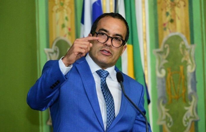 bruno-reis-envia-a-camara-projeto-que-regulamenta-plano-de-carreira-dos-professores-apos-acordo-com-aplb