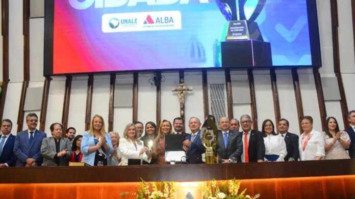 al-ba-recebe-premiacao-de-transparencia-e-gestao-da-unale-em-sessao-comemorativa