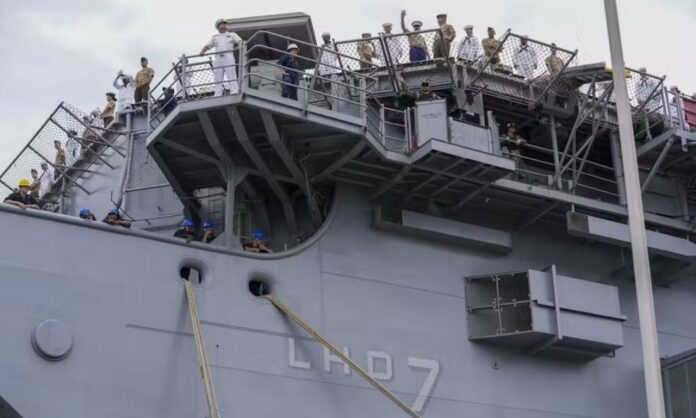 frota-naval-dos-eua-recua-em-meio-a-furacao-e-tensoes-com-a-venezuela