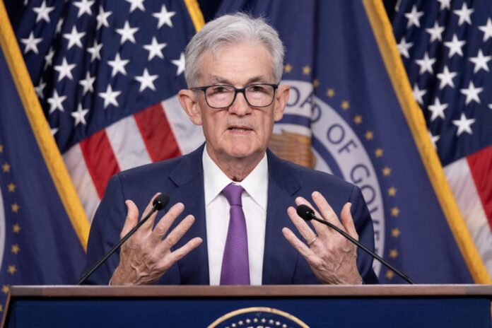 em-meio-a-pressao-de-donald-trump,-jerome-powell-admite-que-pode-reduzir-taxa-de-juros-nos-eua