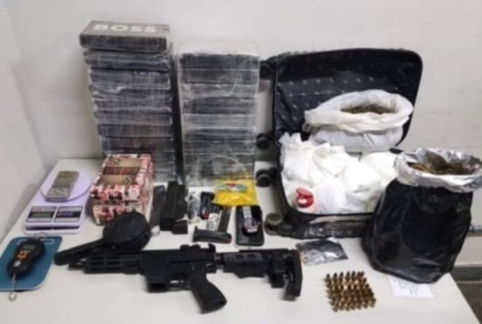 arma-de-fogo-e-mais-de-42-kg-de-drogas-sao-apreendidos-pela-pm-em-irece