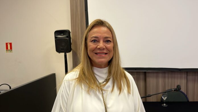deputada-fabiola-mansur-celebra-entrega-titulo-de-cidadao-baiano-a-ministro-do-stf,-flavio-dino