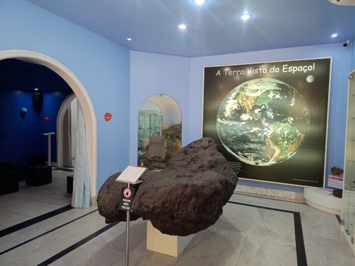 e-possivel-tocar-em-meteoritos-na-bahia!-saiba-onde-viver-experiencia-unica