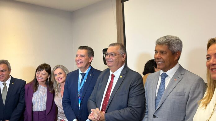 em-salvador,-flavio-dino-volta-a-defender-atuacao-do-stf-em-destino-de-emendas-parlamentares
