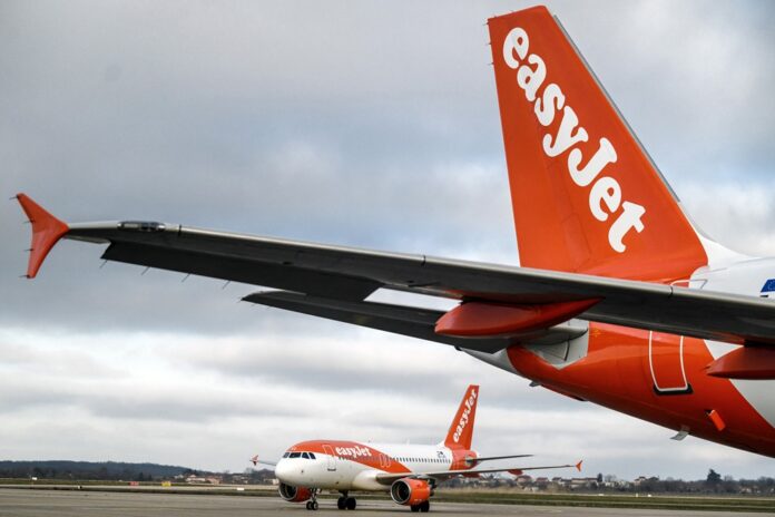 aviao-retorna-ao-solo-na-franca-apos-homem-tentar-entrar-na-cabine-do-piloto