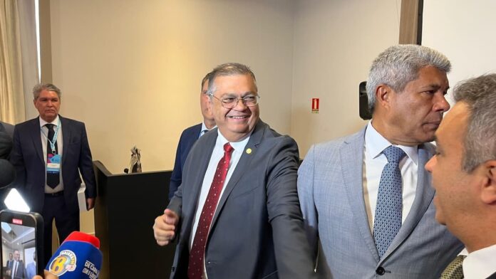 flavio-dino-agradece-titulo-de-cidadao-baiano:-“sinto-me-incorporado-as-belas-paginas-da-historia-da-bahia”