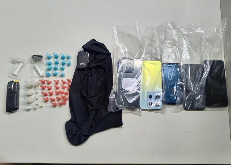 carregador-de-pistola-e-drogas-sao-apreendidos-com-suspeitos-pela-pm-na-br-324